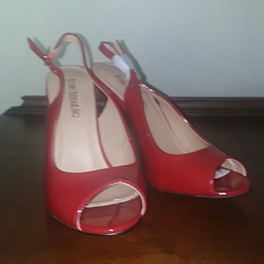 NIB! 3.5 inch red Peep toe patent leather sling-backs